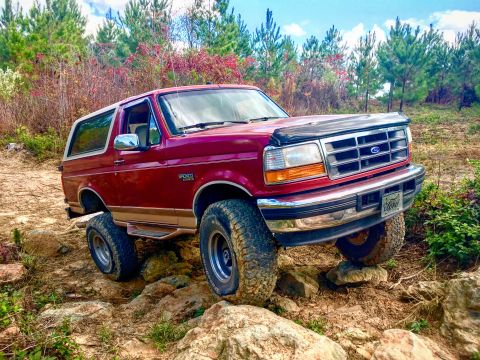 1995 Ford Bronco - This 1995 Ford Bronco is navigating a rocky off-road course.