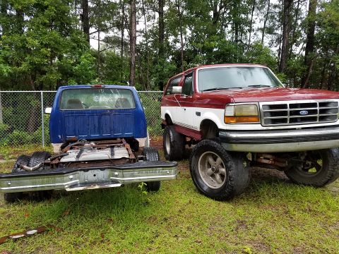 1993 Ford Bronco - Beside the 1996 F-150 donor
