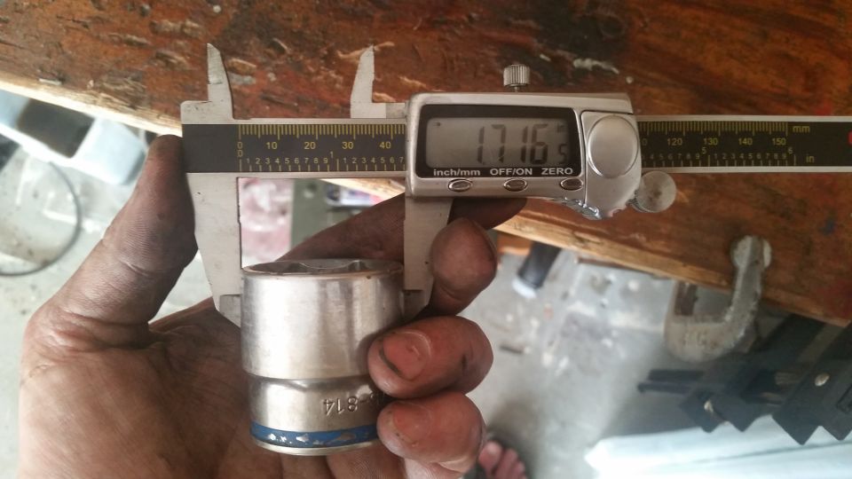 Socket wrench part with blue band, measured at 17.16mm by digital calipers