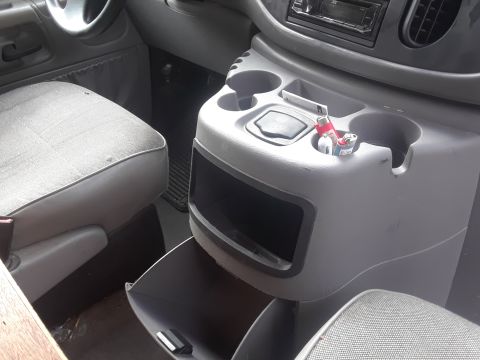 1999 Ford E250 - Fancy new console.