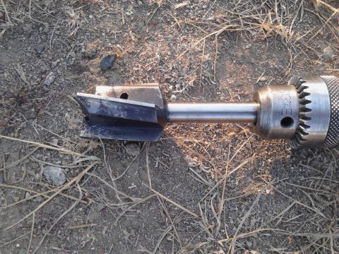 1995 Ford Bronco - A drill bit and chuck lie on the ground, with "SUPER MOTORS" visible in the corner.