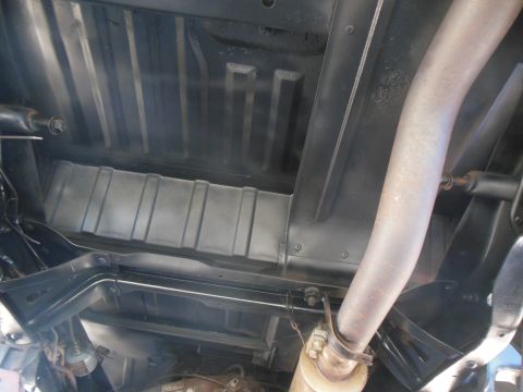 1984 Ford Bronco - Undercoating redone with Rustoleum professional
