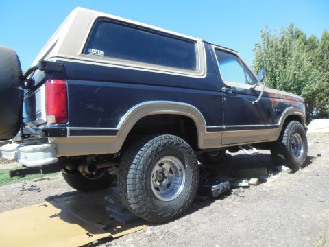 1984 Ford Bronco - rear lift is in, stinkbug style!