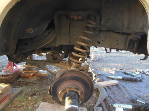 1984 Ford Bronco - front end coming out