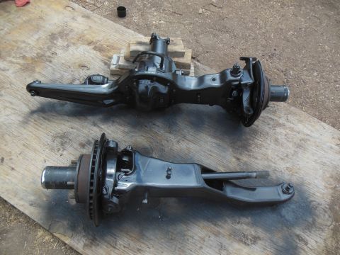 1984 Ford Bronco - paiting the ttb axle