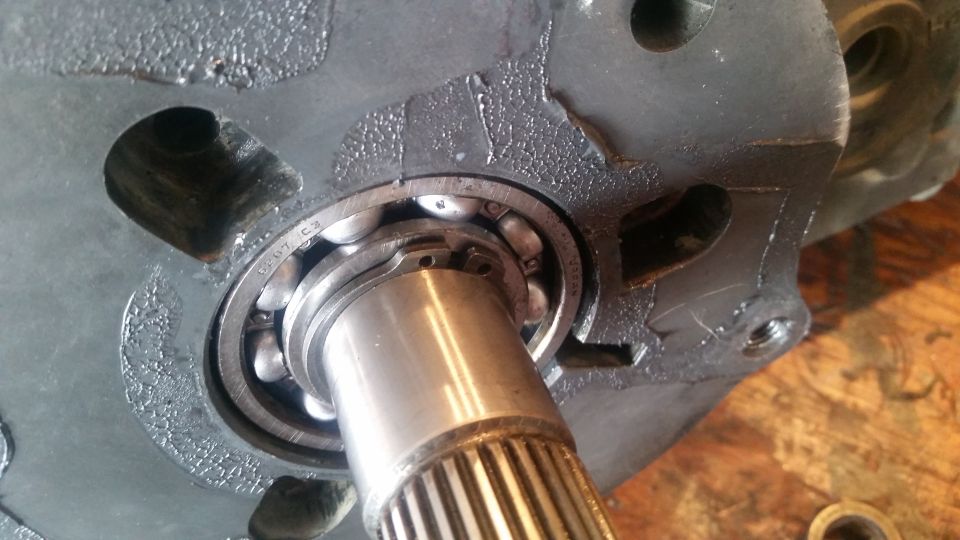 Close-up of a splined shaft inserted into a bearing assembly marked "6207 C3 JAPAN"