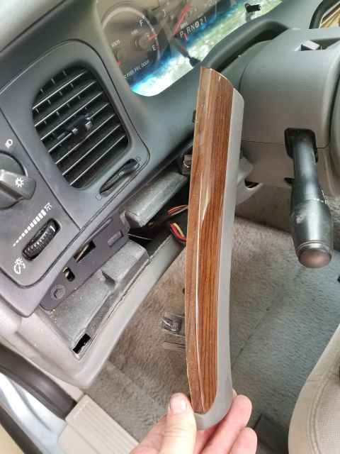 2004 Ford Crown Victoria - I was pleasantly surprised to find the dash prewired for power pedals, and even moreso to stumble across an '04 CV with Flint interior & po…