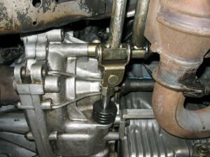 1993 Ford Taurus - Close-up of the mechanical linkage connecting the shifter to the transmission.