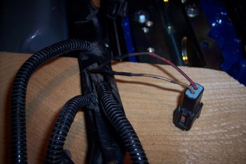 1995 Ford Bronco - Automotive wiring harness connector with red and brown wires visible.