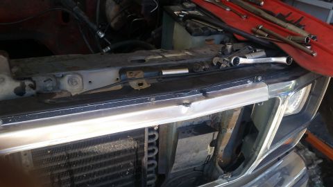 1985 Ford Bronco - Tools are laid out on the fender of a 1985 Ford Bronco, ready for engine work.