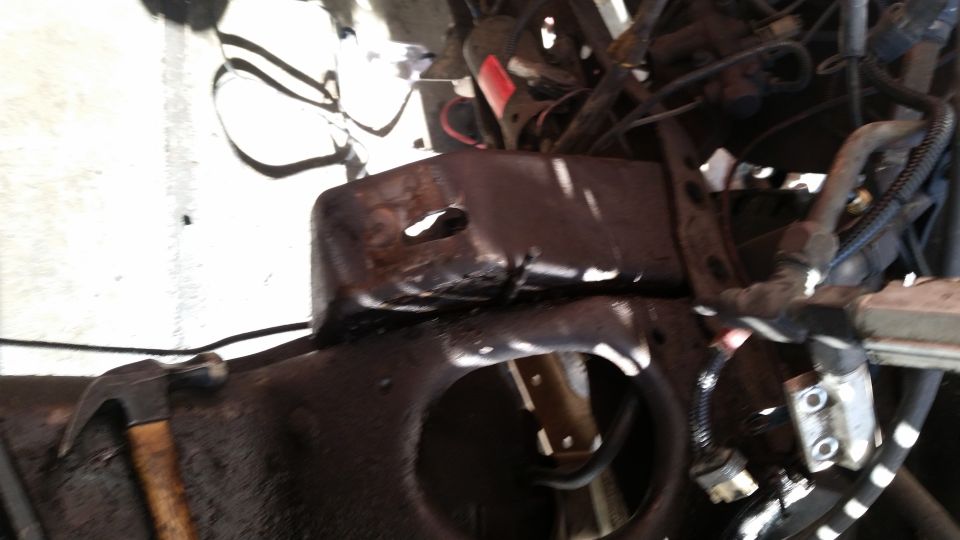 Engine mount in engine bay, Supermotors.net watermark visible