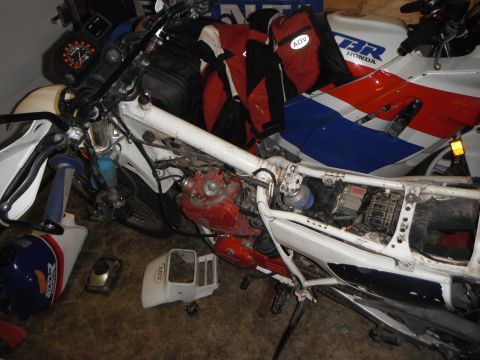 1987 Honda XL600R - just a quick teardown to locate why the headlight quit working on the way home well after the sun went down. How fun was that? not very.