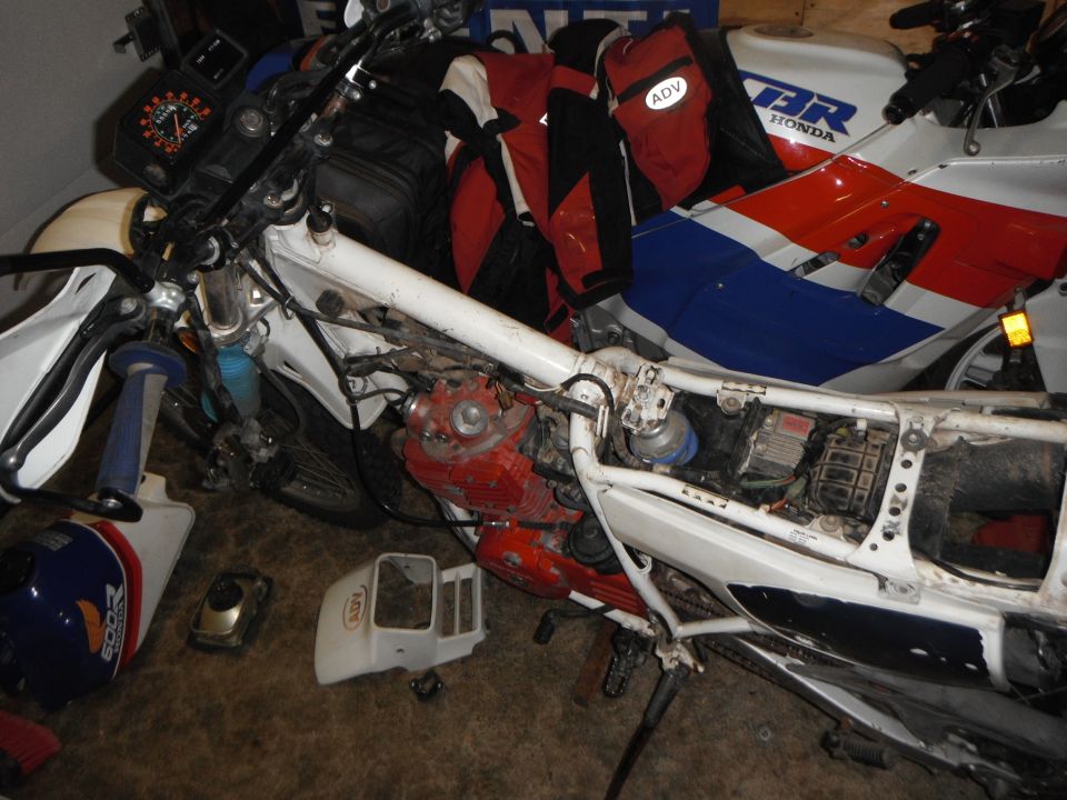just a quick teardown to locate why the headlight quit working on the way home well after the sun went down.  How fun was that?  not very.