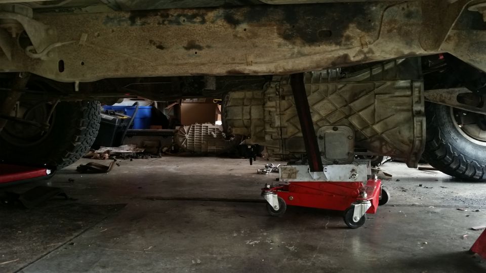 Vehicle underbody with transmission on jack