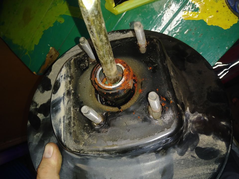 Brake booster with rusty rod and mounting studs