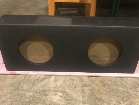 1995 Ford Bronco - This is a dual subwoofer enclosure, not a 1995 Ford Bronco.