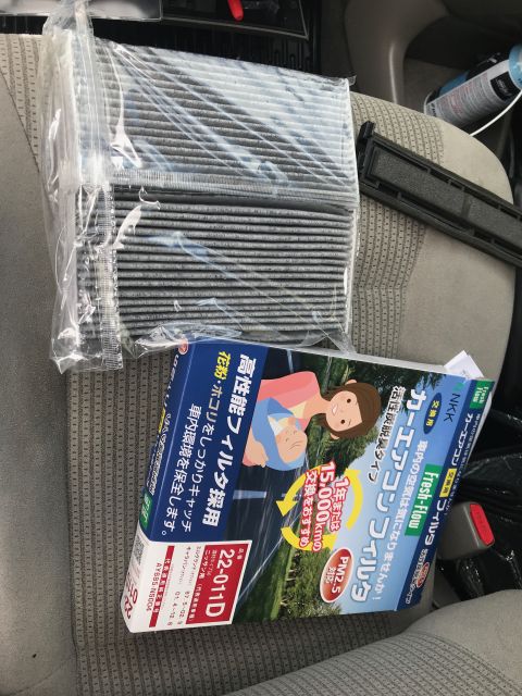 2002 Nissan Quest - Cabin air filter and its packaging are shown on a car seat.