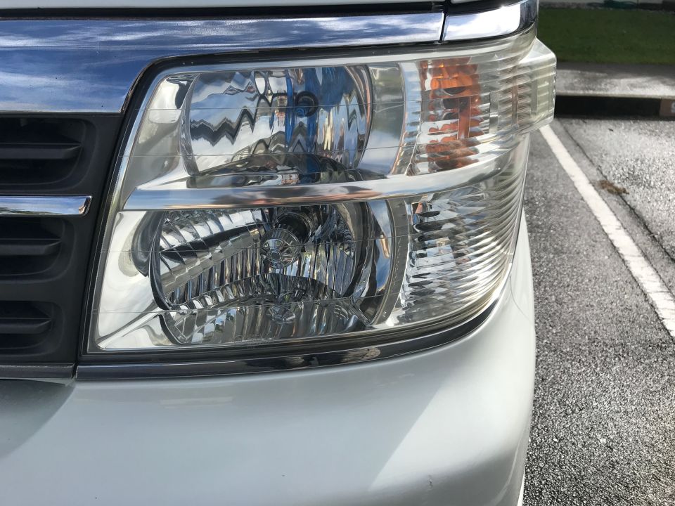 2002 Nissan Quest front headlight and chrome grille detail