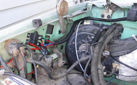 1992 Ford Bronco - Added relays and fuses for the rear bumper lights and any lighting tapped off the parking lights circuit.
