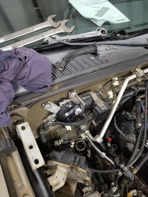 2001 Nissan Xterra - To access the broken heater core nipple, the evaporator had to come out. Since the refrigerant was already discharged, these lines could be…