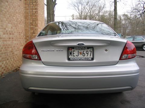 2004 Ford Taurus photo