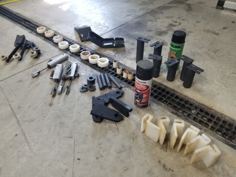 2004 Land Rover Land Rover - I had already cleaned the sheaves & cables months ago, but all these little pieces got wirewheeled &/or washed. The pins got painted with g…