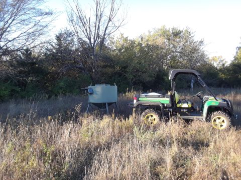 1994 Ford Bronco - Loading the feeder with corn