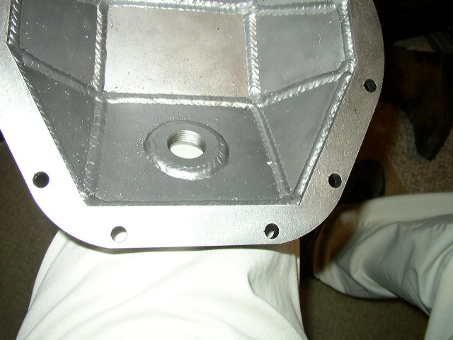Differential cover with welded reinforcement and threaded port