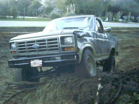 1985 Ford Bronco - This Ford Bronco appears to be from the early 1980s, with significant damage to its front end.