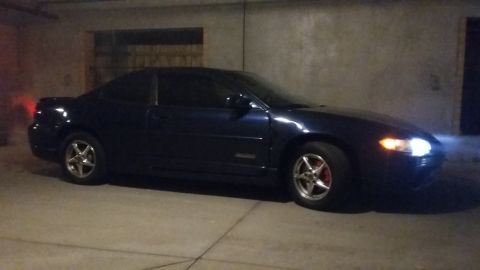 Dark blue 2000 Pontiac Grand Prix coupe, side view
