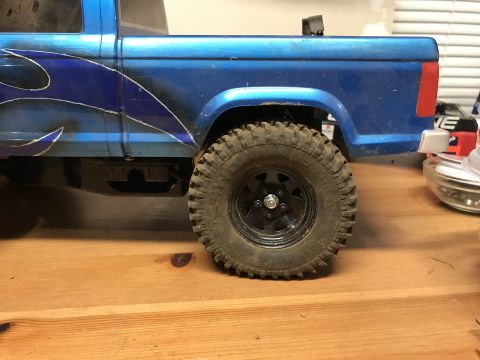 1989 Ford Bronco - This is a remote control truck body, not a full-size vehicle.