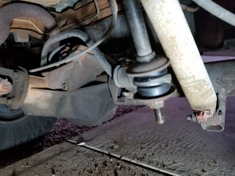 1995 Ford Bronco - New Energy black poly on the rear sway bar end links. The bar is still misaligned due to the lift, but these bushings should handle it bett…
