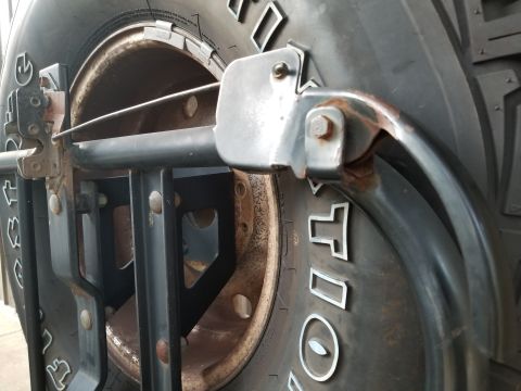 1995 Ford Bronco - The swingaway latch handle is severely bent, but salvageable. [url=https://www.supermotors.net/vehicles/registry/media/1142273] https://www…