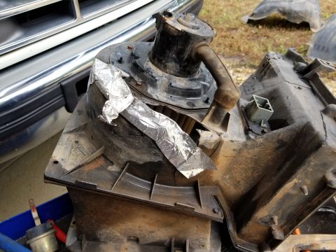 1995 Ford Bronco - I guess a tire blew out, shattering the blower box. [url=https://www.supermotors.net/vehicles/registry/media/1142346] https://www.supermoto…