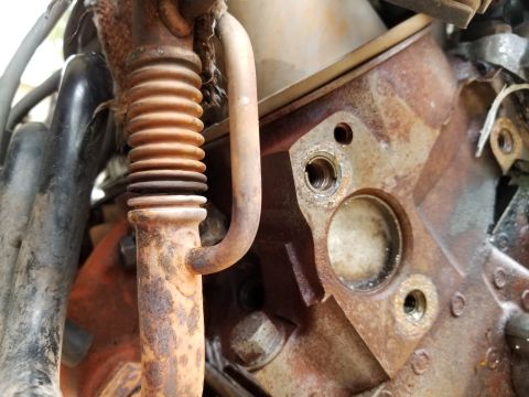 1995 Ford Bronco - The dark corrugation on the EGR tube hints that it's cracked there. The sound of the leak confirms it. [url=https://www.supermotors.net/veh…