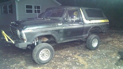 1978 Ford Bronco - This lifted 1978 Ford Bronco features a custom front bumper and yellow accent stripe.