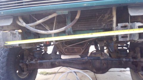 1996 Ford Bronco - the mounting plate needs to be modified to fit. it would not fit completely under the frame rails but needed the back edge cut to fit under…