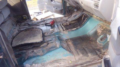 1996 Ford Bronco - got the carpet removed. happy to see the floor has no sign of rust despite so many broken bolts for the seats and seatbelts. i did find a b…