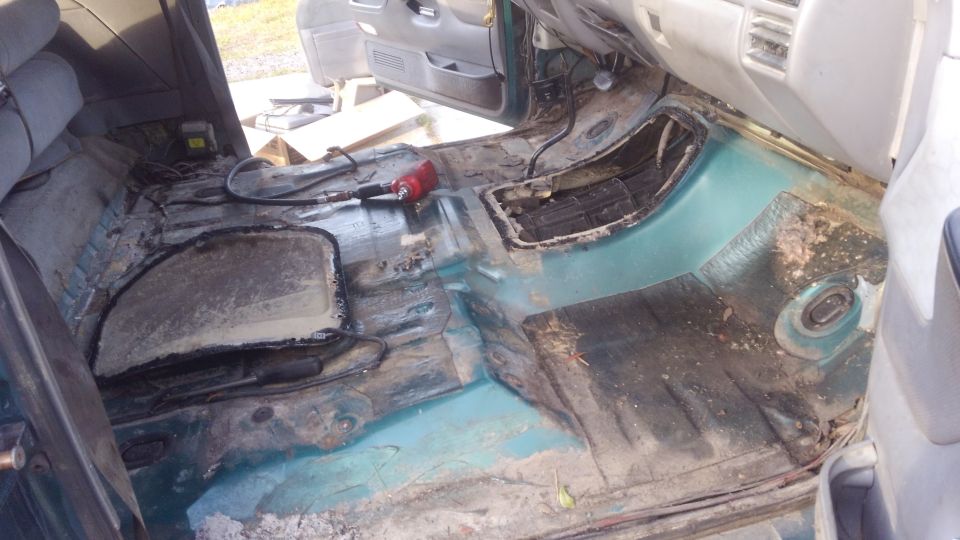 got the carpet removed. happy to see the floor has no sign of rust despite so many broken bolts for the seats and seatbelts. i did find a bunch of mud inside the plastic trim for the seatbelt retractors, no idea how it gets there or how they were still moving.

afterwards i washed the floor with soap water and a brush to get it as clean and do a basic degreasing