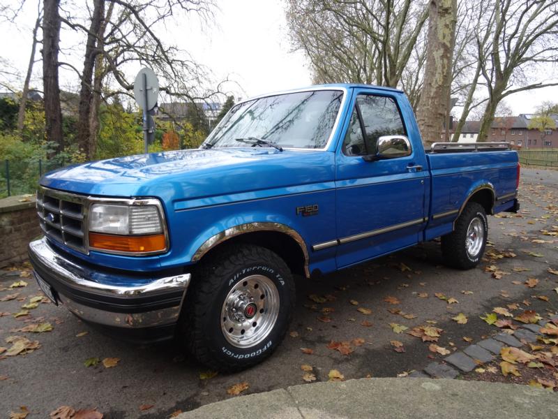 Blue 1994 Ford F-150 pickup truck, 3q-front view