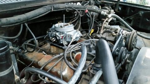 1986 Ford Bronco - 750 holley, plastic carb spacer, Edelbrock Performer intake