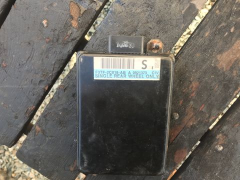 1992 Ford Bronco - This automotive part is labeled with a part number and indicates it is for single rear wheel use.
