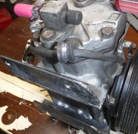 1992 Ford Bronco - Z-shaped angle iron mount. The pieces were cut down height-wise before welding together.