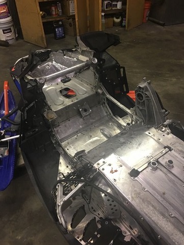 2000 Ford E350 - This is a snowmobile chassis, not a 2000 Ford E350 van.