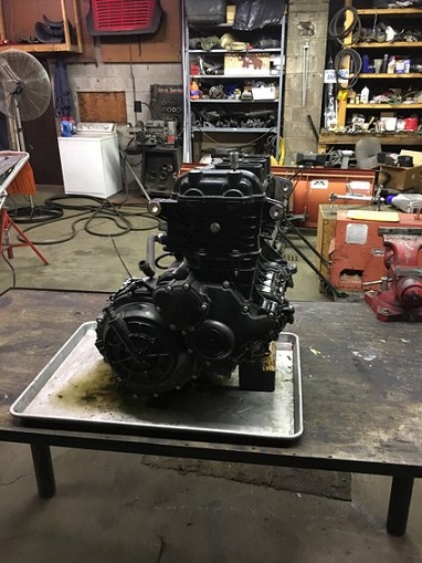 2000 Ford E350 - Engine on a tray in a workshop setting.