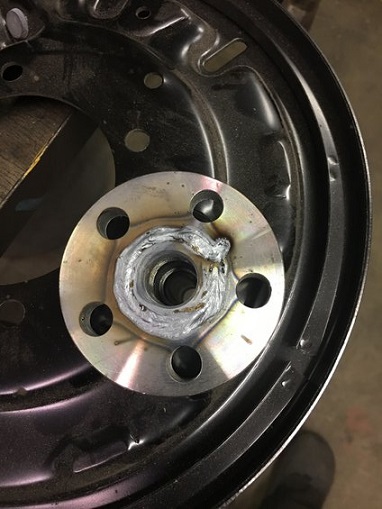2000 Ford E350 - A wheel hub assembly shows signs of welding, with a Supermotors.net watermark visible.