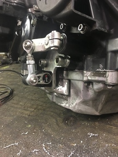 2000 Ford E350 - Close-up of a transmission shifter linkage with a "PSD" label.