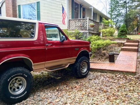 1995 Ford Bronco - Last bath and pictures with the old bumpers.