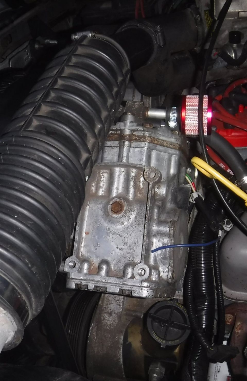 PS reservoir clearance, just enough room to remove the cap.