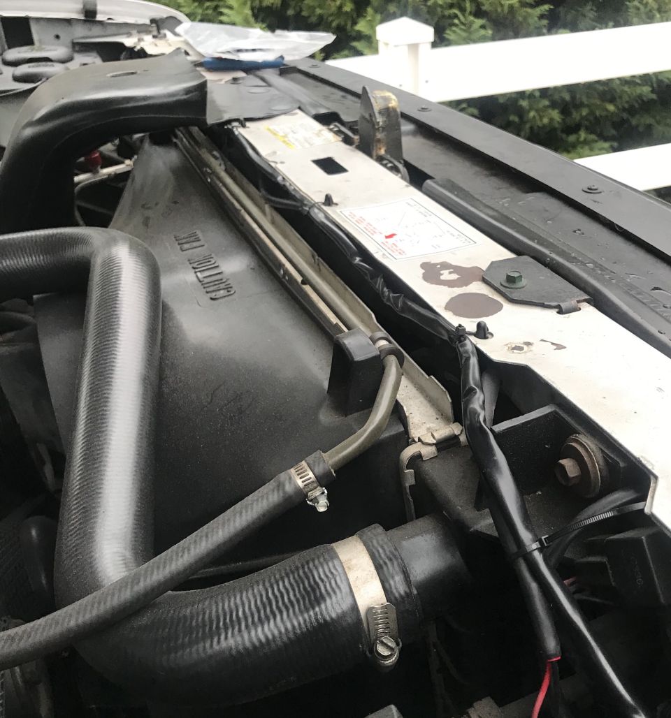 1995 Ford Bronco engine bay, radiator fan shroud and hoses